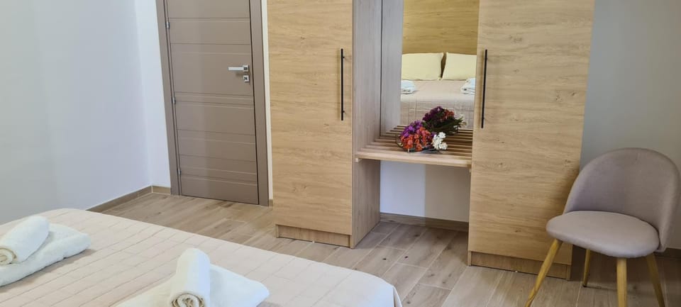 Bed, Photo of the whole room, Bedroom, towels, wardrobe