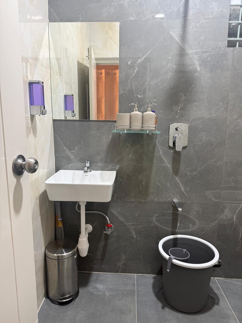 The Golden Hour Home - stylish 1BHK W-Balcony Apartment in Bengaluru