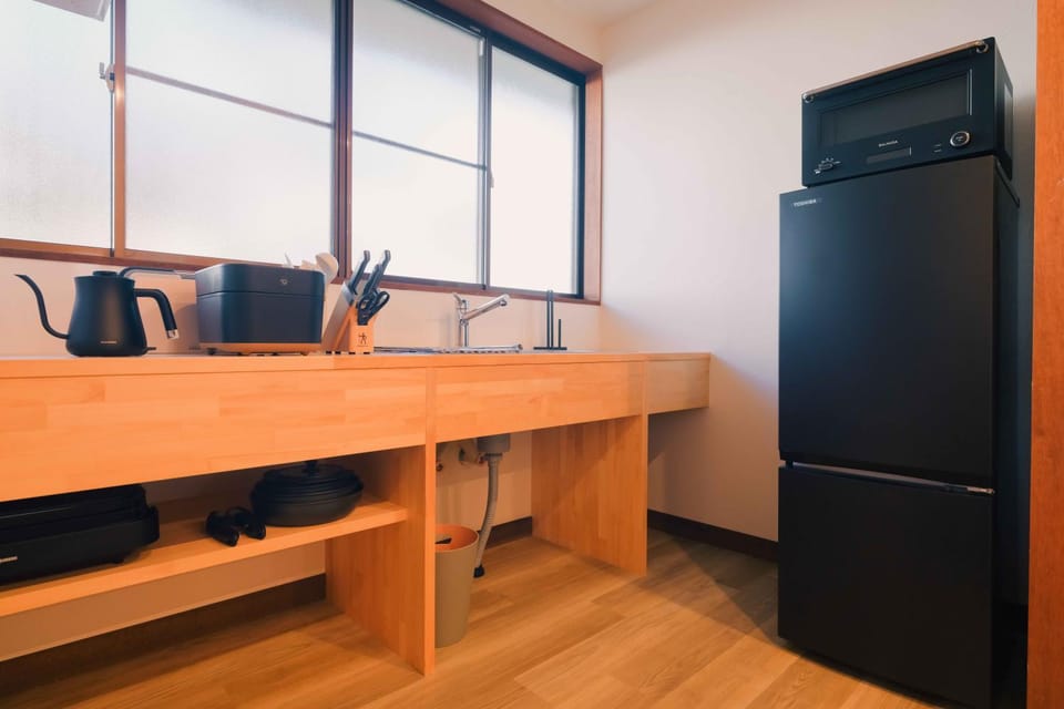 Kitchen or kitchenette, microwave, oven, kitchen
