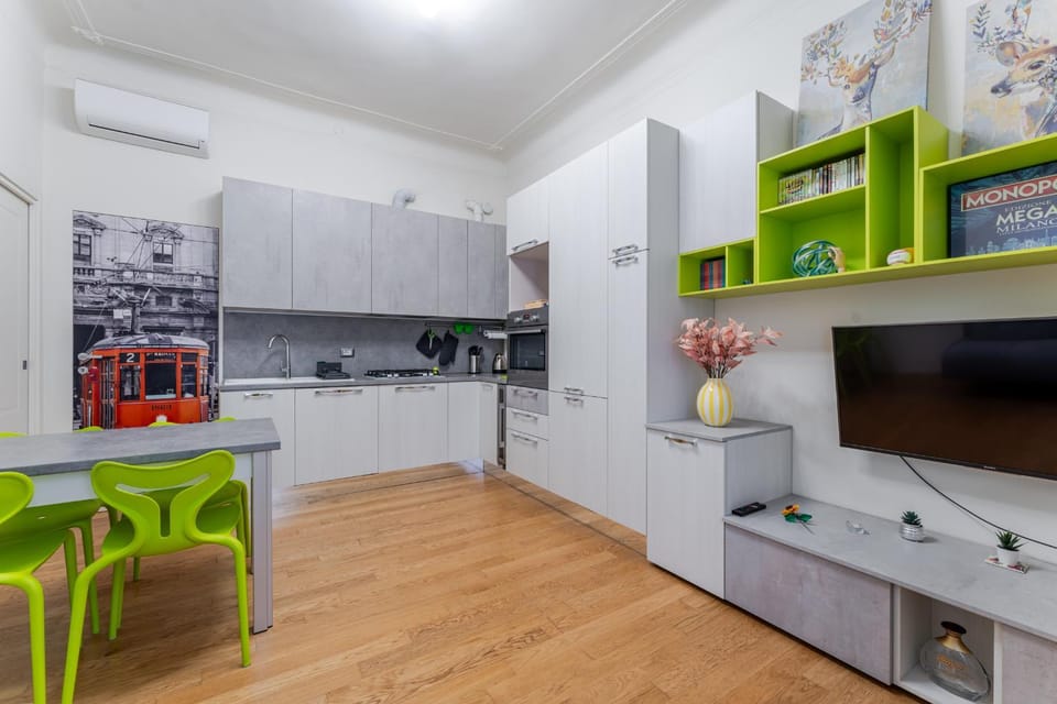 TV and multimedia, Kitchen or kitchenette, Dining area, dishwasher, oven, stove