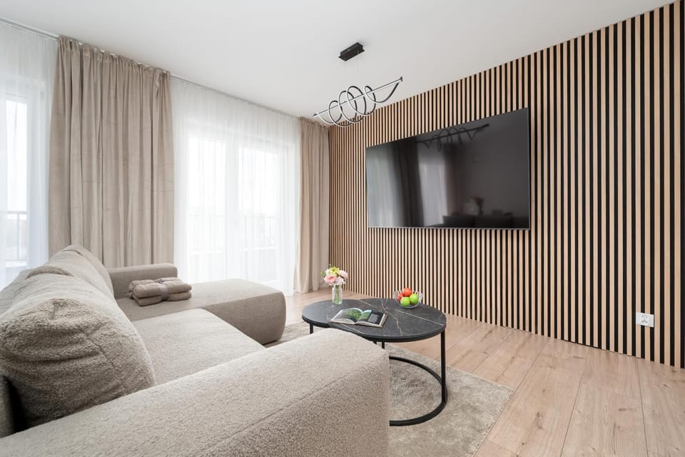 TV and multimedia, Living room, Seating area, Evening entertainment