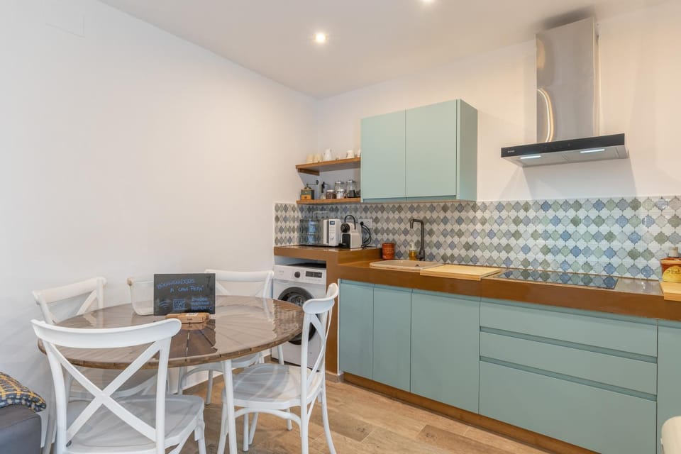 Property building, Kitchen or kitchenette, Living room