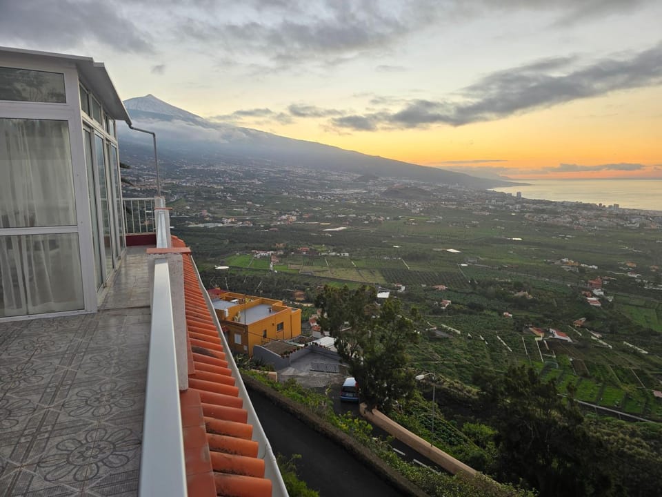 Penthouse with Panoramic Terrace and Views of Mount Teide Apartment in Orotava Valley