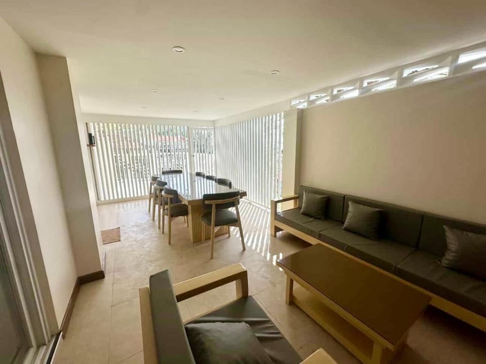 Seating area, Dining area