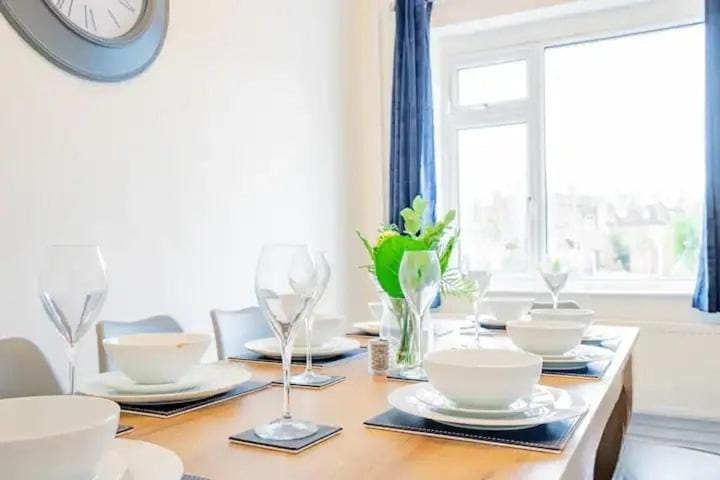 Chestnut Walk - 3 Bedrooms House in Worcester