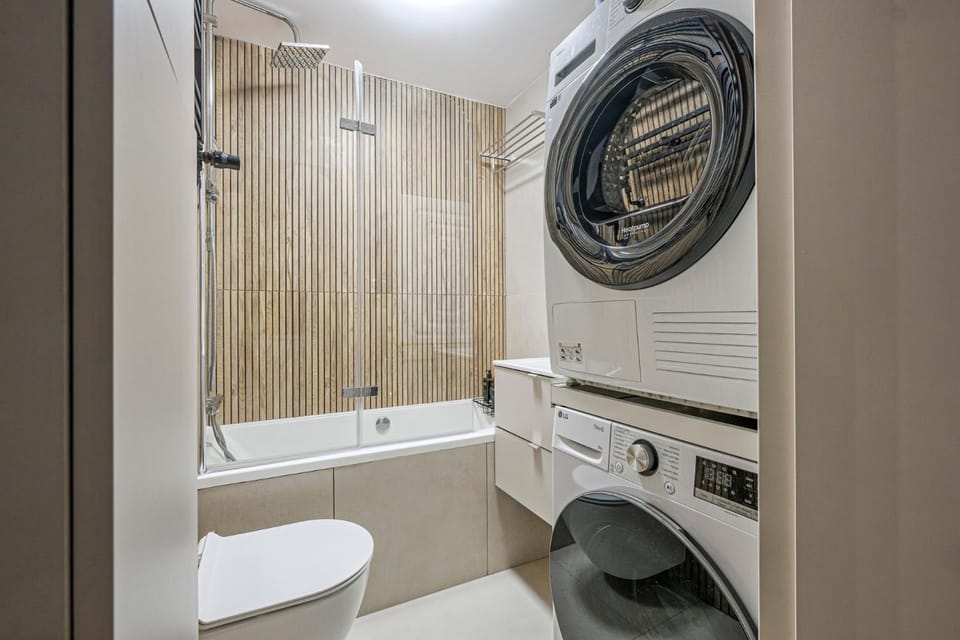 Bathroom, Bath, washing machine, dryer