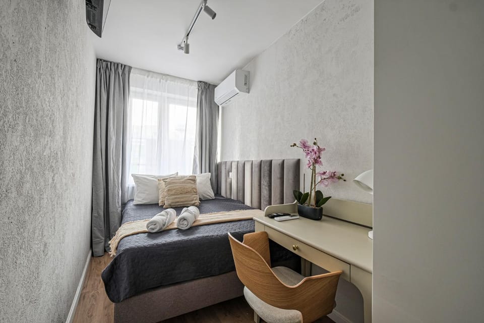 Bed, Living room, Photo of the whole room, Bedroom, towels