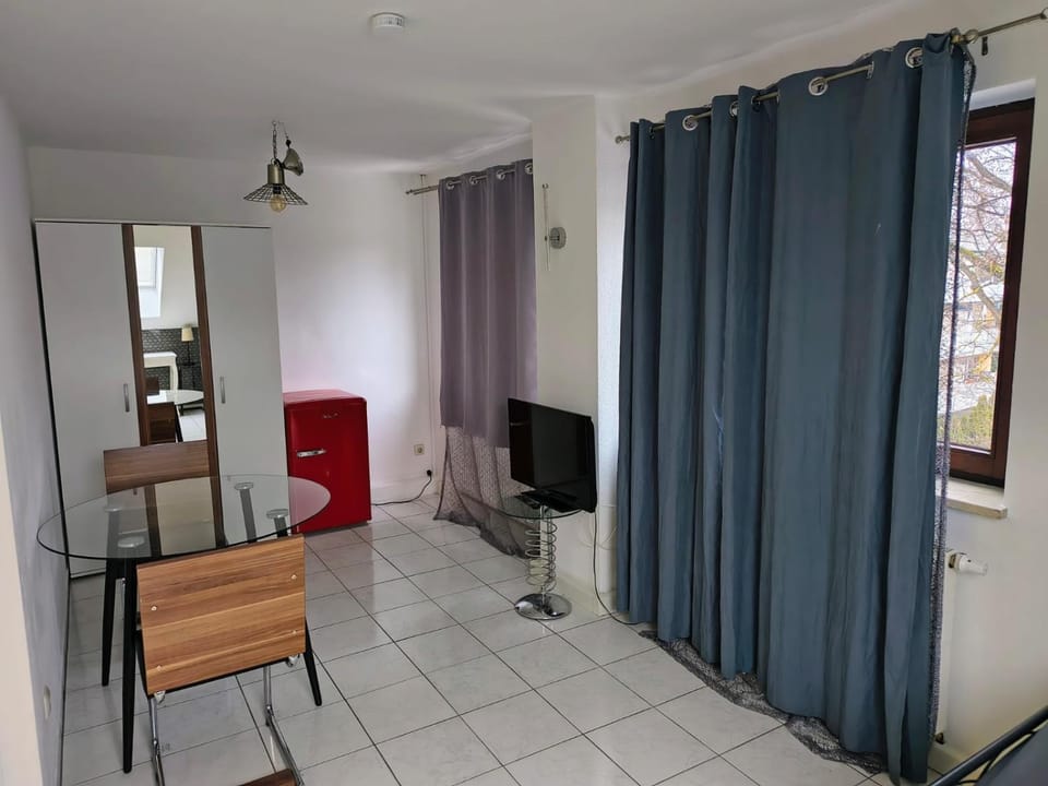 TV and multimedia, Seating area, Dining area, Bedroom
