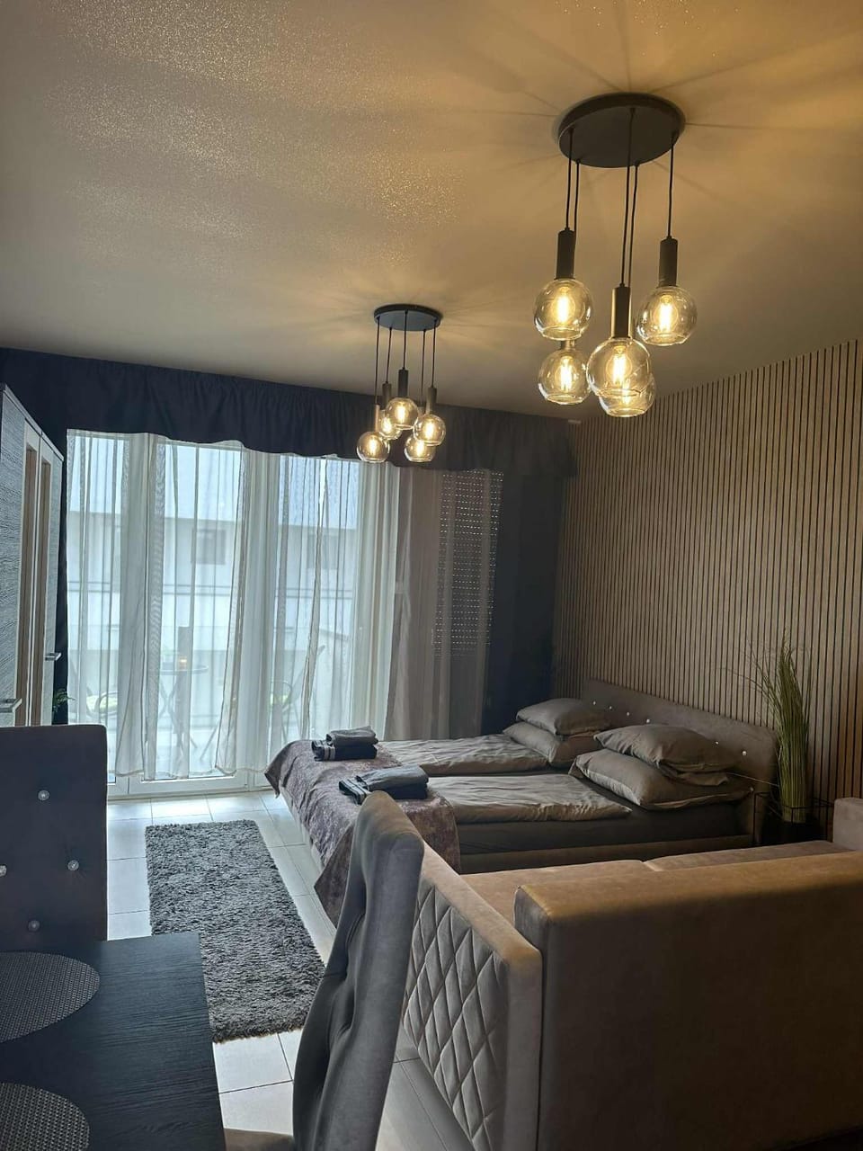 Bed, TV and multimedia, Living room, Photo of the whole room, Seating area, Dining area, Bedroom, wardrobe