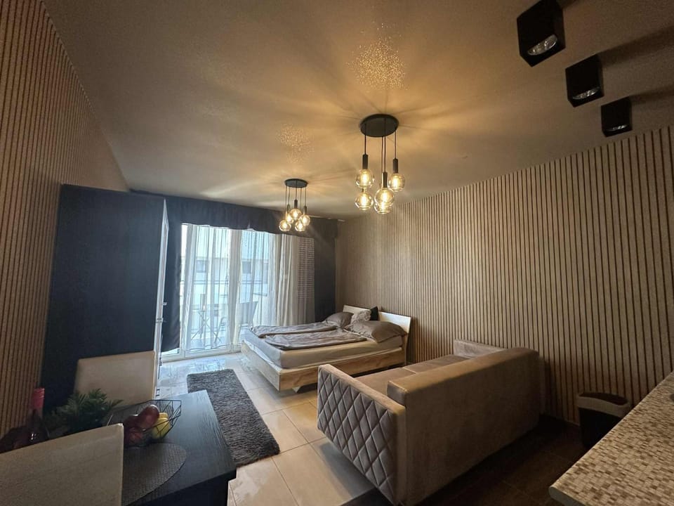 Bed, TV and multimedia, Living room, Photo of the whole room, Seating area, Dining area, wardrobe