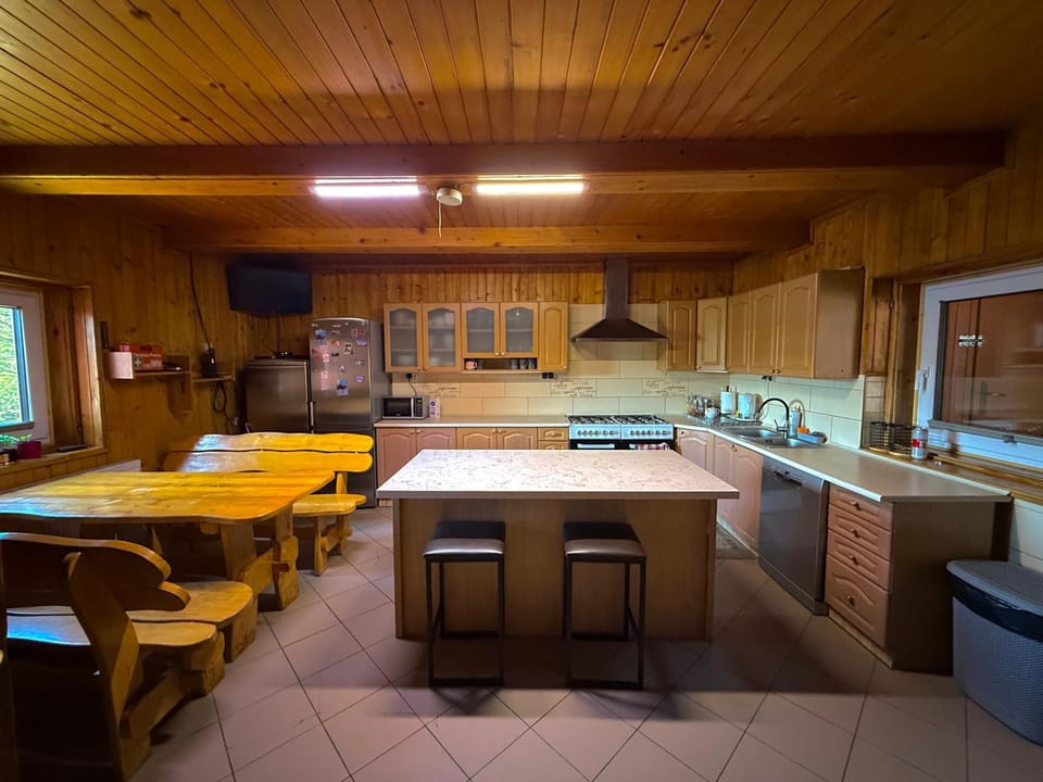 Kitchen or kitchenette, Dining area, dishwasher, oven