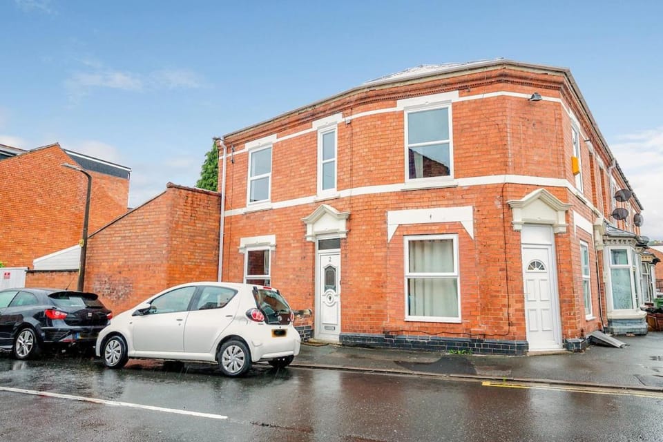 Compton House - 3 bedrooms House in Worcester