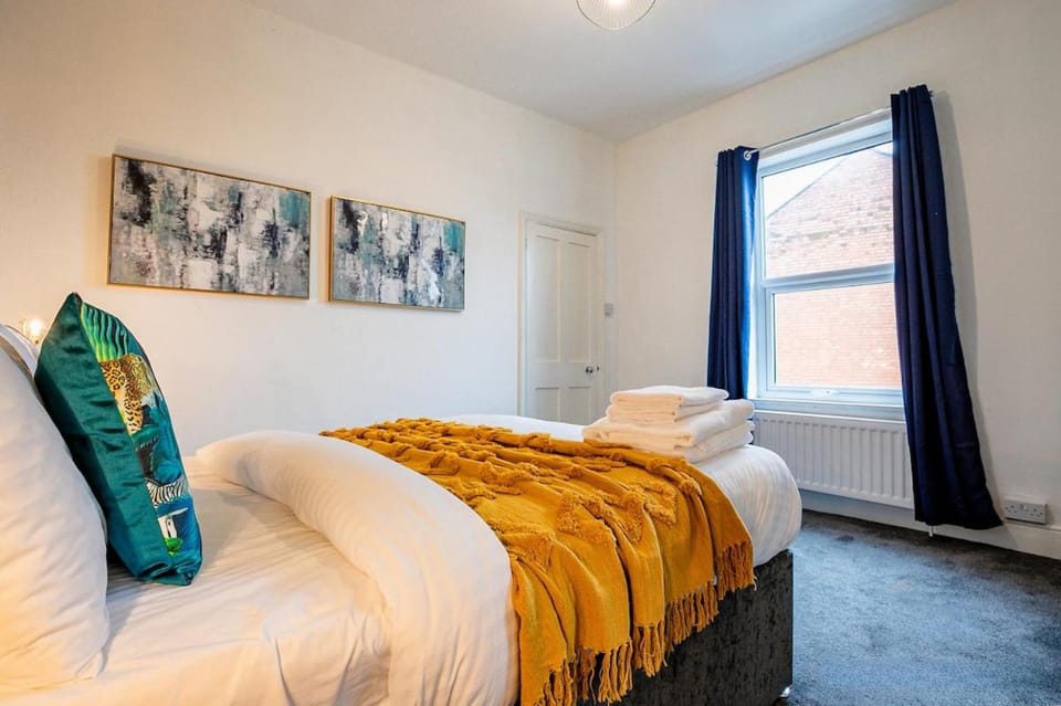 Compton House - 3 bedrooms House in Worcester