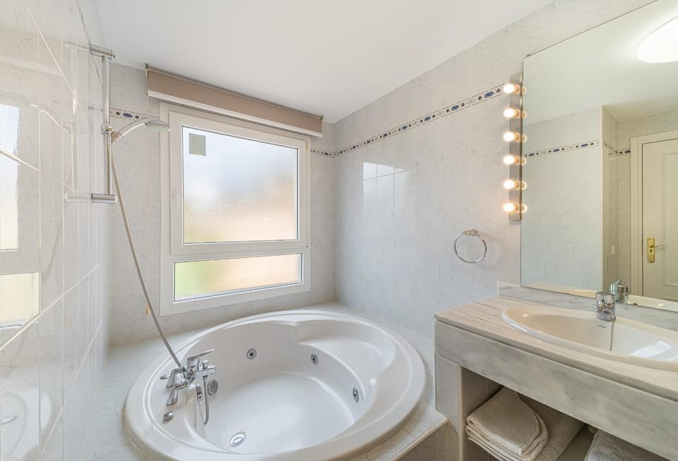 Bathroom, Living room