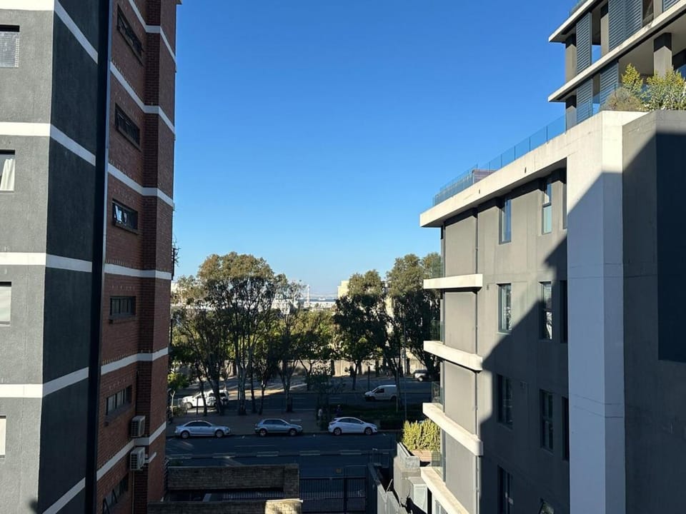 Modern 1 Bed at The Braemar in Green Point with Parking Apartment in Cape Town
