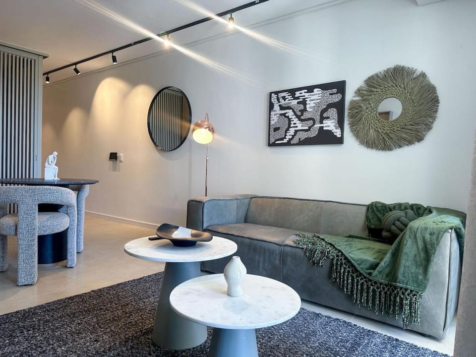 Modern 1 Bed at The Braemar in Green Point with Parking Apartment in Cape Town