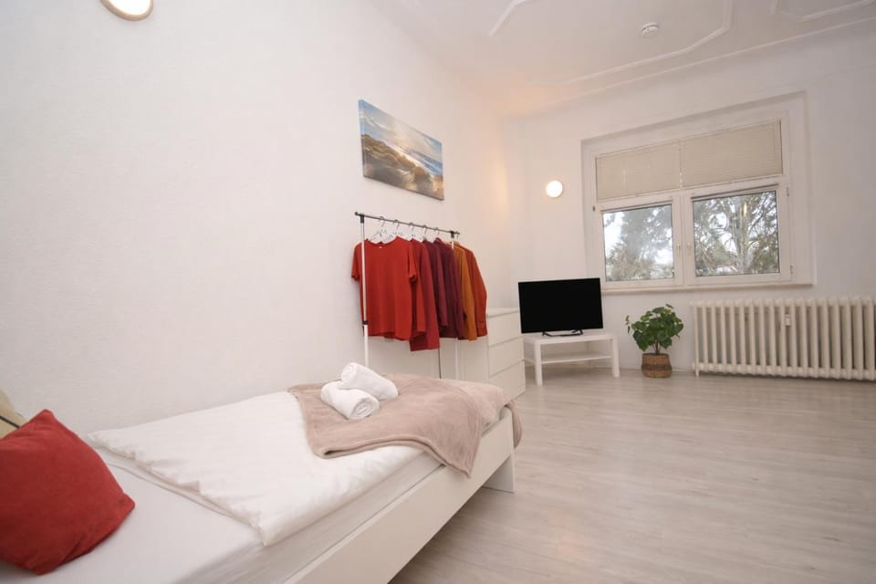 Bed, TV and multimedia, Photo of the whole room, Seating area, Bedroom, internet, towels