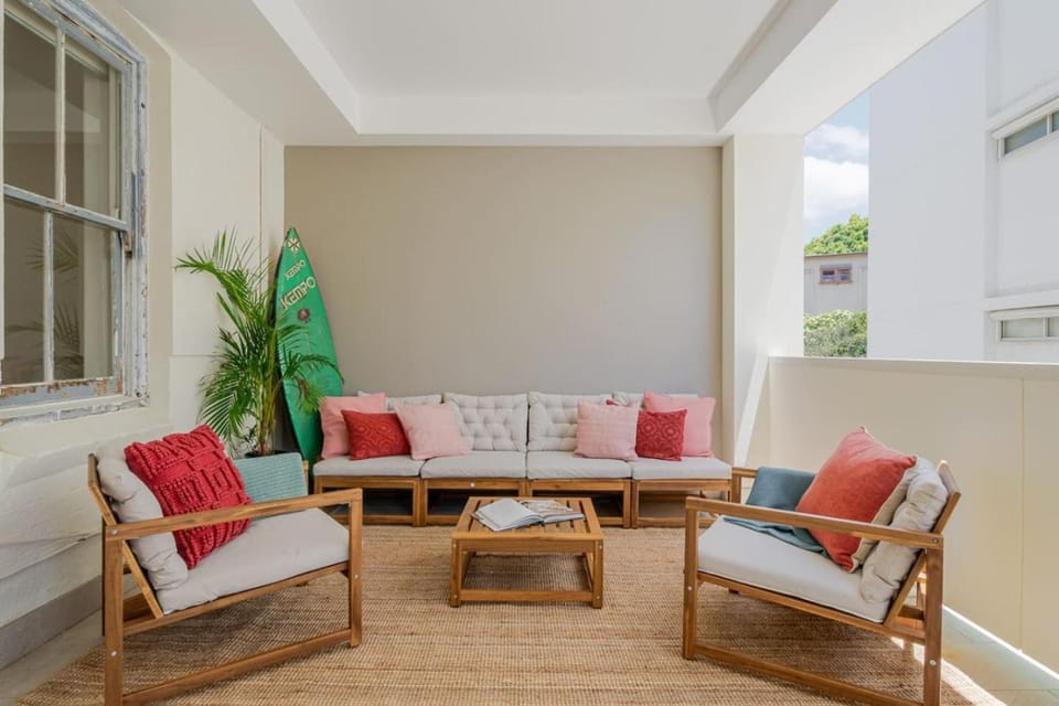 Sea Breeze Beachfront- BBQ Laundry Terrace Apartment in Sydney