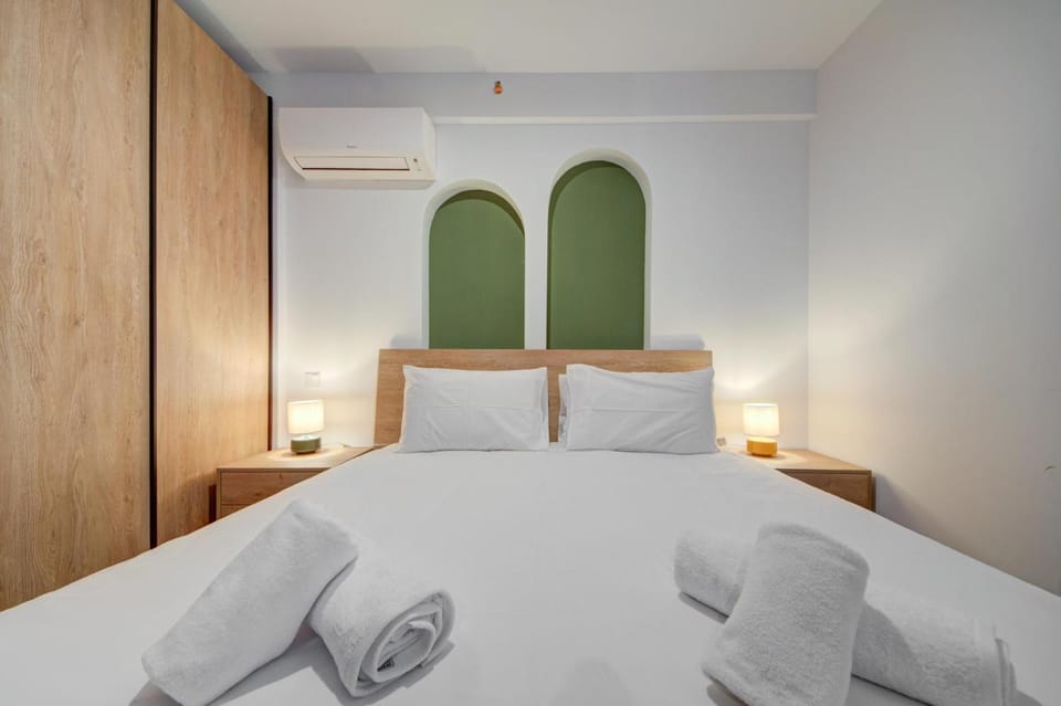 Bed, Photo of the whole room, Bedroom, towels, wardrobe, air conditioner