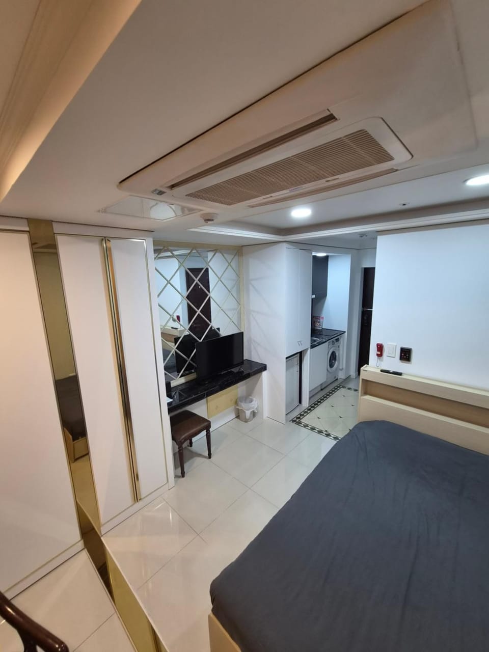 Photo of the whole room