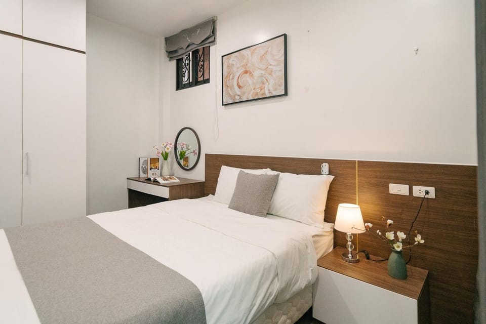 Photo of the whole room, Bedroom