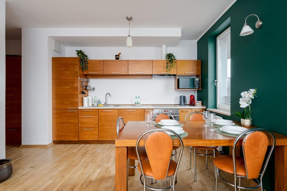 Kitchen or kitchenette, microwave, oven
