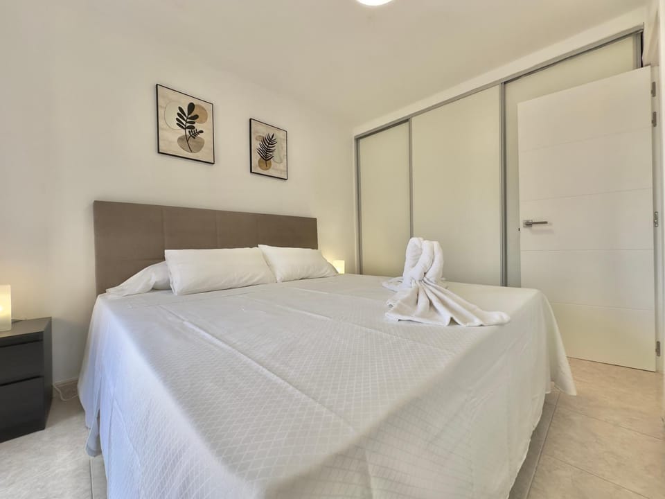 Bed, Photo of the whole room, Decorative detail, Bedroom, storage, towels, wardrobe