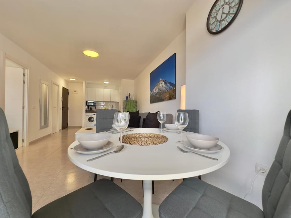Photo of the whole room, Seating area, Dining area