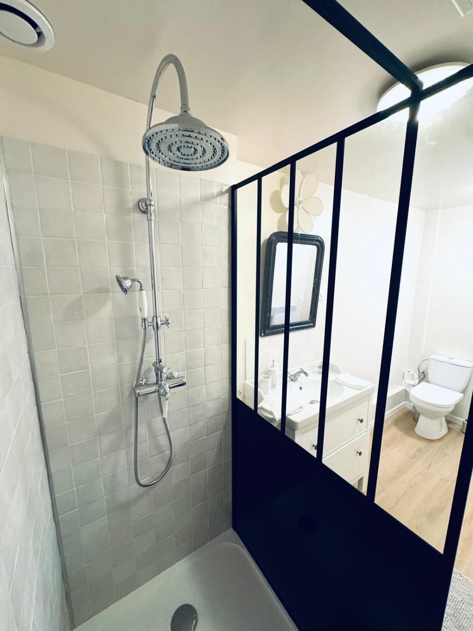Shower, Toilet, Bathroom, towels