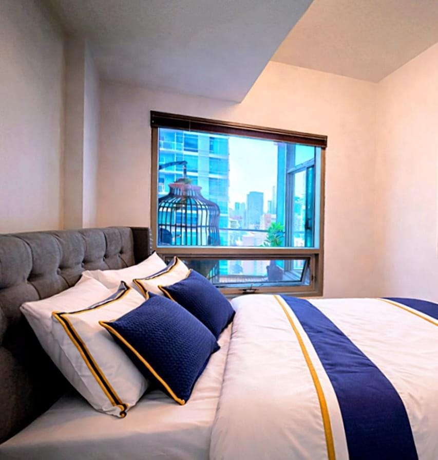 Breath-Taking-View-5 Guest-2BR2WR-DTskyline-18th Floor Apartment in Calgary