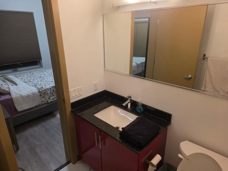 Breath-Taking-View-5 Guest-2BR2WR-DTskyline-18th Floor Apartment in Calgary