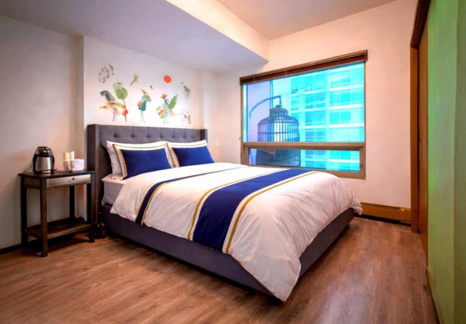 Breath-Taking-View-5 Guest-2BR2WR-DTskyline-18th Floor Apartment in Calgary