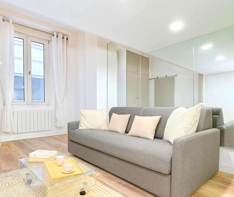 Communal lounge/ TV room, Living room, Seating area, heating, internet, storage