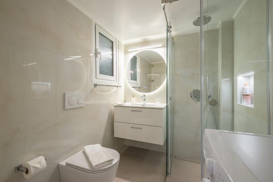 Shower, Toilet, Bathroom, Bath, towels