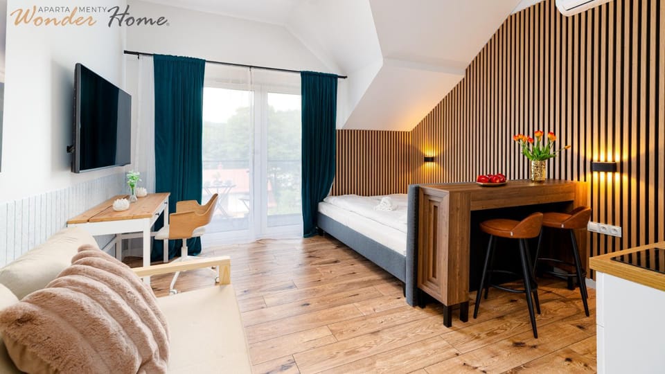 Bed, TV and multimedia, Living room, Photo of the whole room, Seating area, Dining area, Bedroom