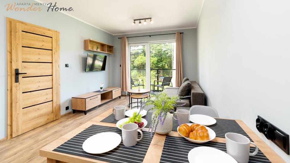 TV and multimedia, Living room, Seating area, Dining area, Evening entertainment