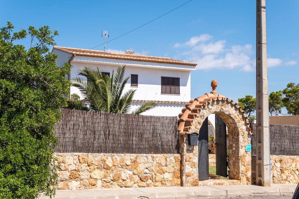 Property building, Facade/entrance, Off site