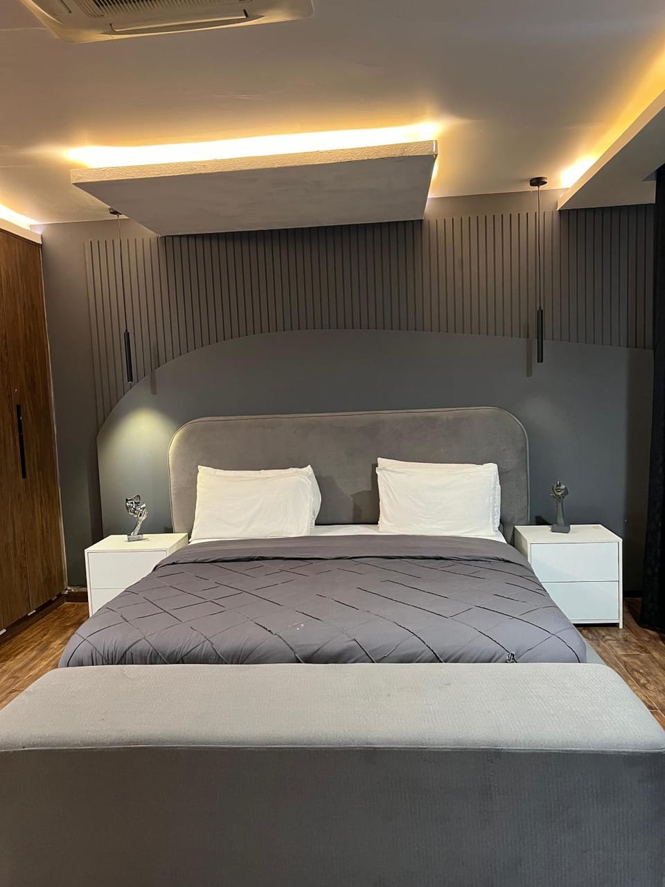 Bed, Photo of the whole room, Bedroom