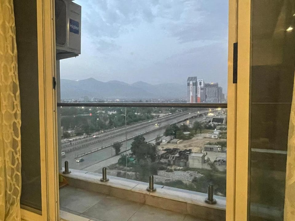 Day, Natural landscape, View (from property/room), Balcony/Terrace, City view, Mountain view