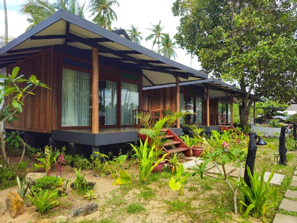 Property building, Garden, Garden view