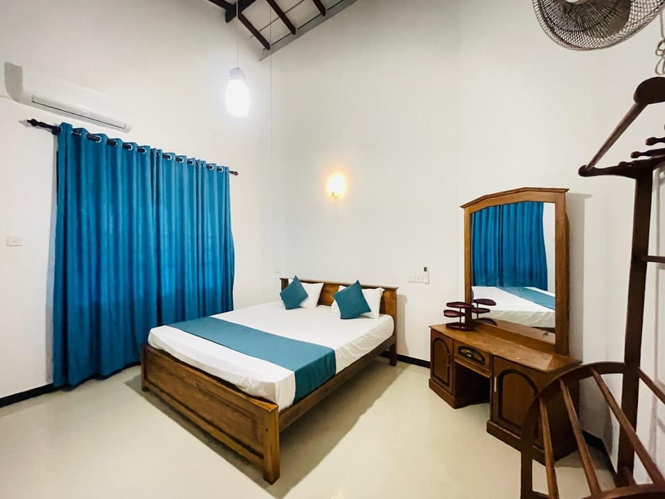 Bed, Photo of the whole room, Bedroom, air conditioner