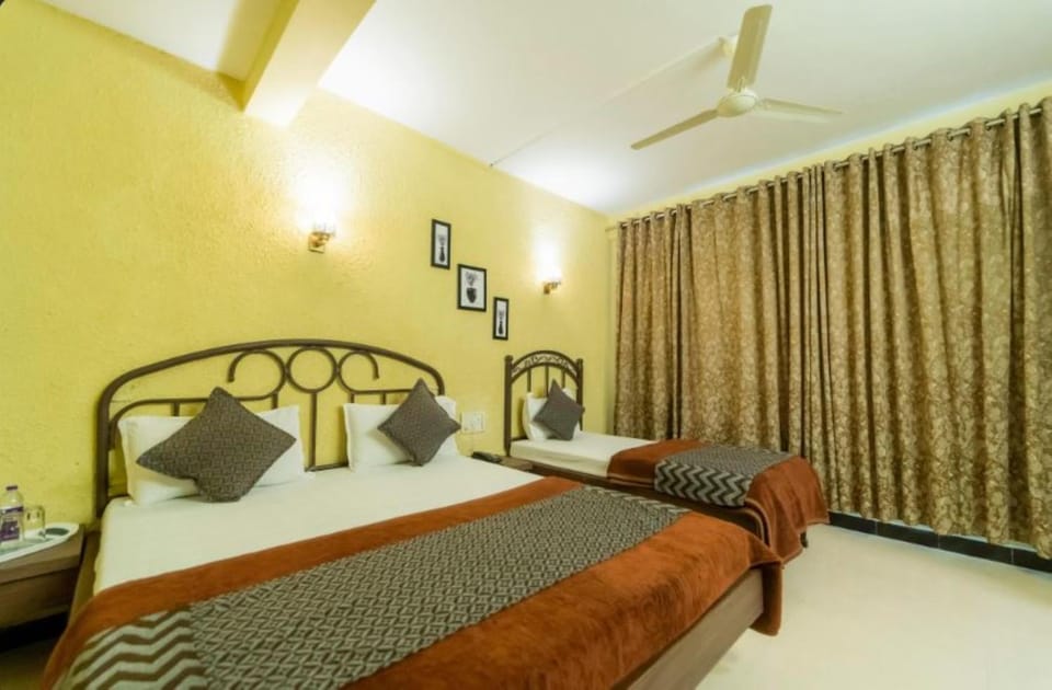 Bed, Photo of the whole room, Bedroom, fireplace