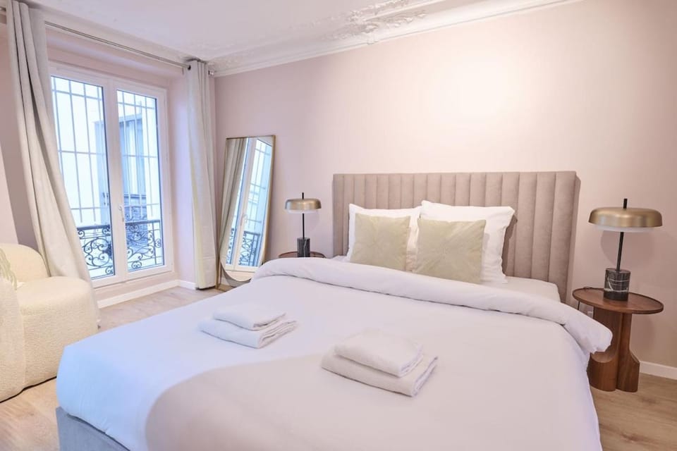 Modern with terrace & 4 spacious bedrooms Apartment in Paris