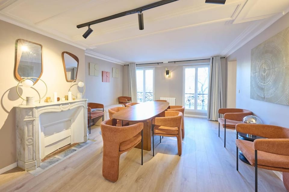 Modern with terrace & 4 spacious bedrooms Apartment in Paris