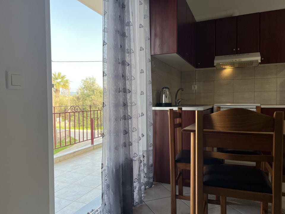 View (from property/room), Balcony/Terrace, Kitchen or kitchenette, stove