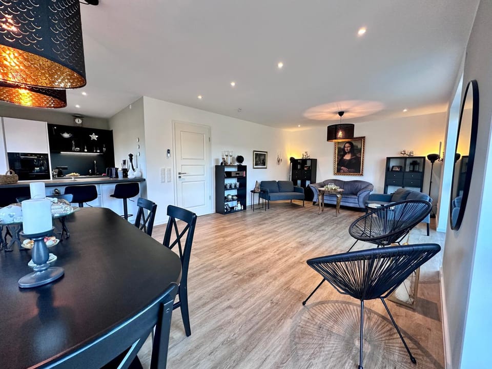 TV and multimedia, Living room, Decorative detail, Dining area