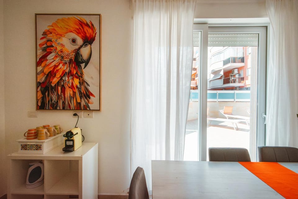 Summer, Coffee/tea facilities, Living room, Photo of the whole room, Decorative detail, Decorative detail, Seating area, Garden view, Breakfast, Seasons, dishwasher, sunbed, sunbed