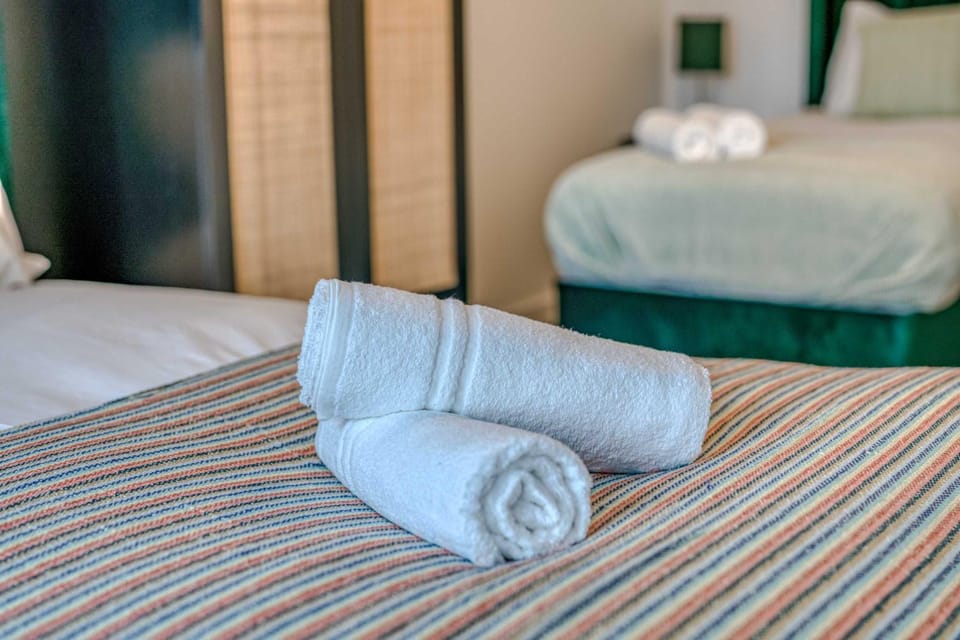 The Trafford Centre - City View - Close to Airport - Sleeps 6 Apartment in England