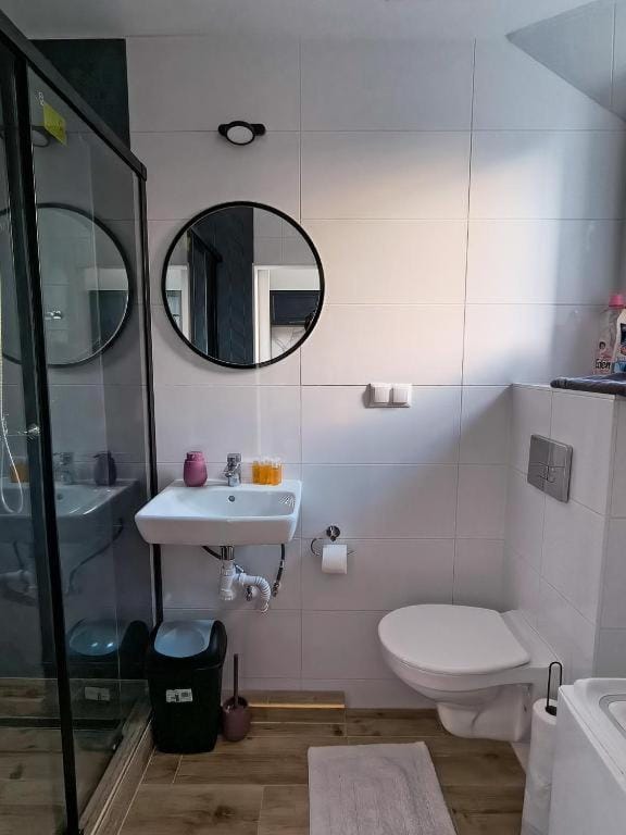 Shower, Toilet, Bathroom