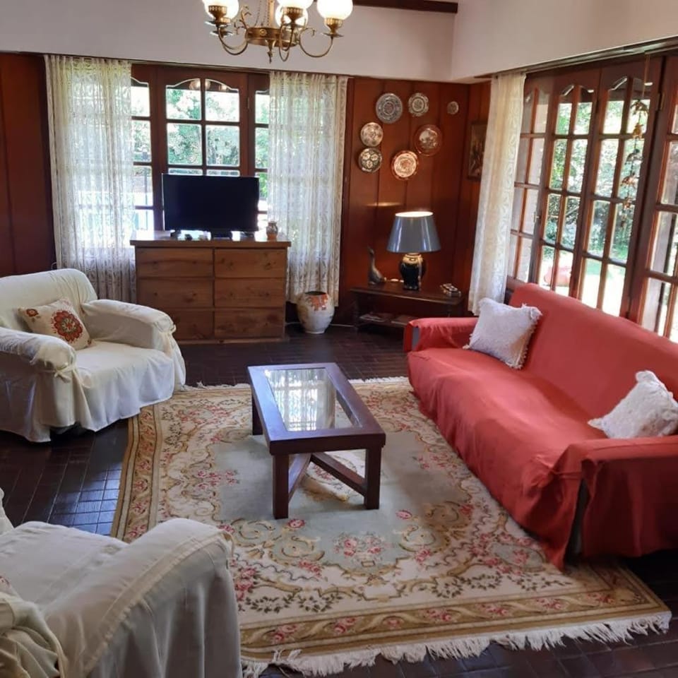 Caserón de Tejas House in Sierra de los Padres